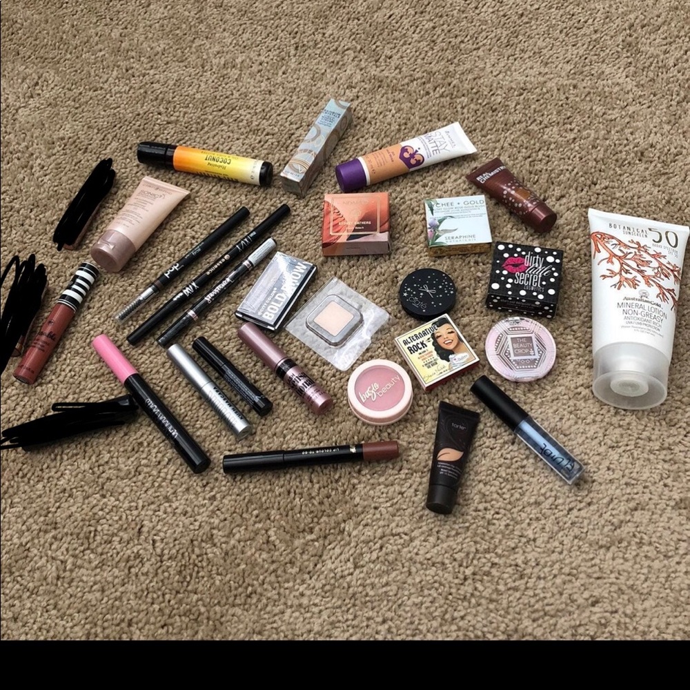 Makeup bundle